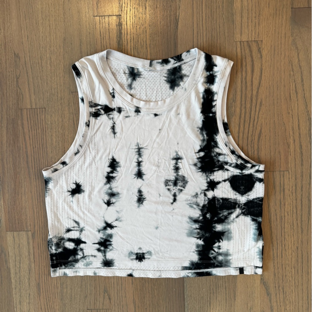 Lululemon Train to Be Tank Top Hi-Low Hem